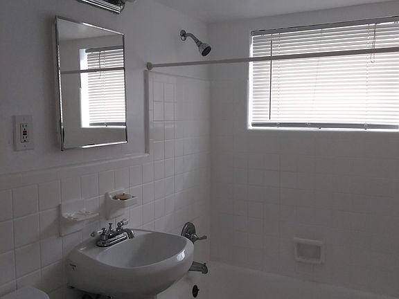 5th image of 8220 Byron Ave APT 3