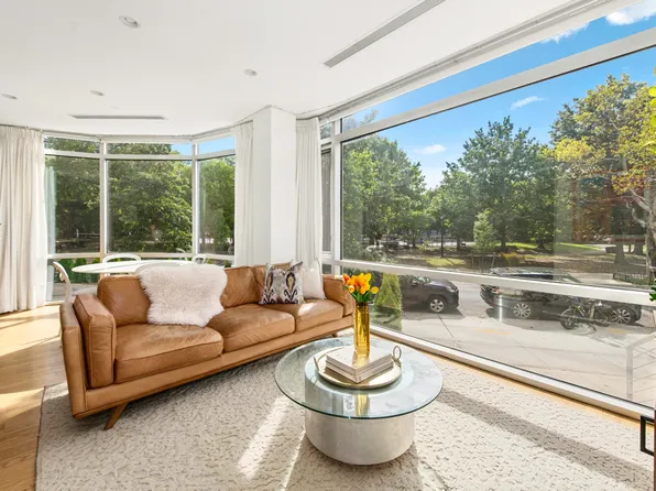 524 Manhattan Avenue image 1 of 14