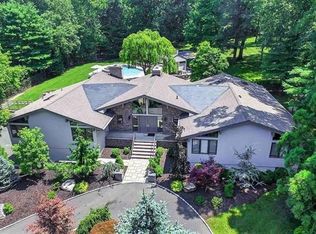 30 Snoden Ln, Watchung, NJ 07069