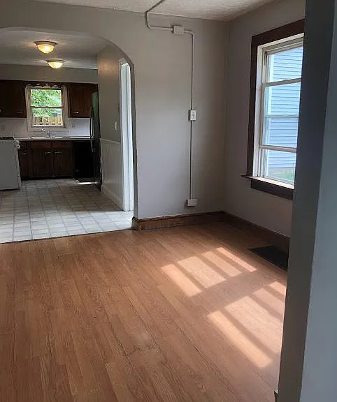 1009 Bellevue Dr — Photo 4