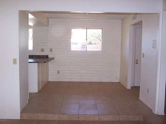2nd image of 3233 E Monte Vista Dr
