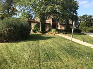 2495 Shelly Ct, Brookfield, WI 53045