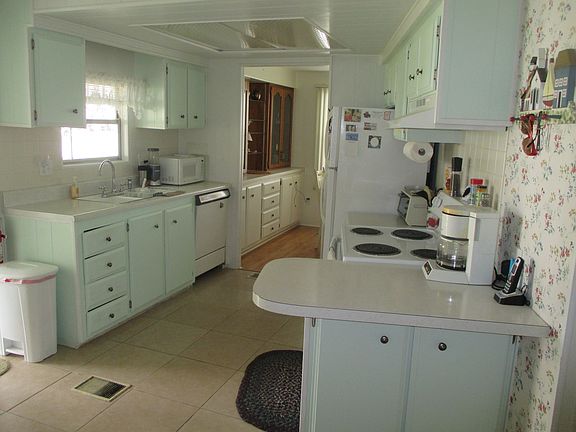 3rd image of 126 Jacaranda Dr