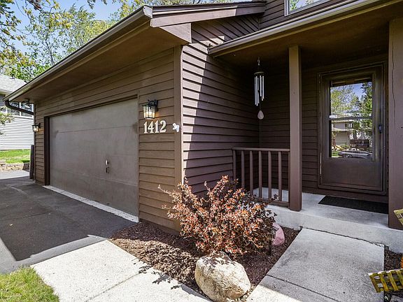 3rd image of 1412 Rushmore Cres