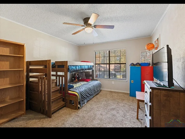208 Driftwood St — Photo 8