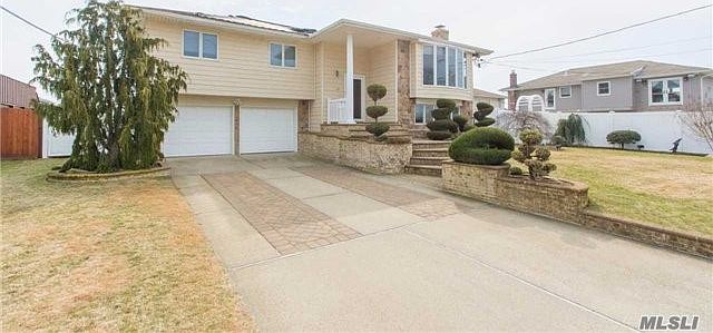 1st image of 25 Ensign Dr