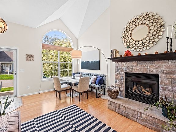 4th image of 8260 Montridge Ct