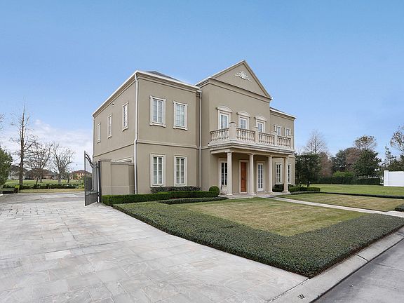 2nd image of 3 Fairway Oaks Dr