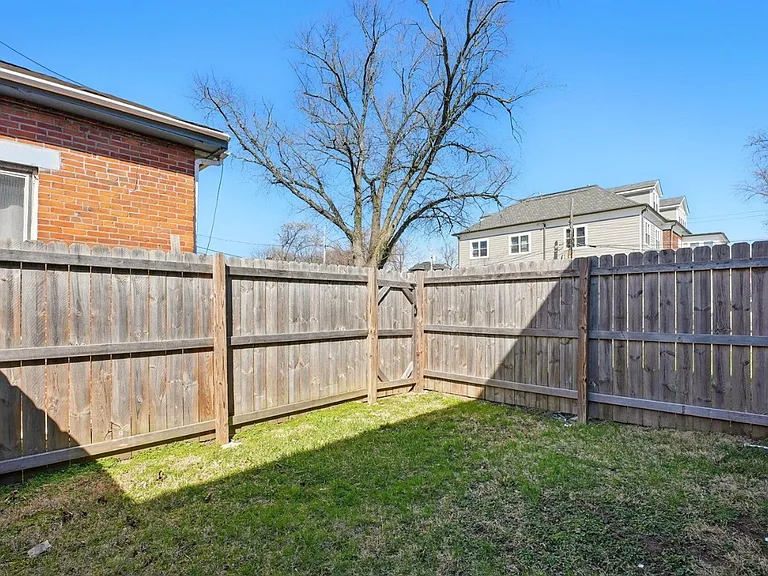 1190 E Long St — Photo 20