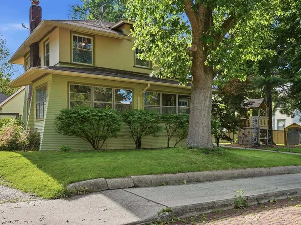 56 Whites Pl, Bloomington, IL 61701