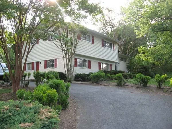 3334 Mansfield Rd — Photo 2