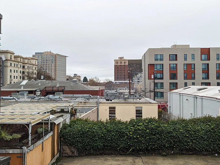 2038-2042 Hearst Avenue — Photo 21