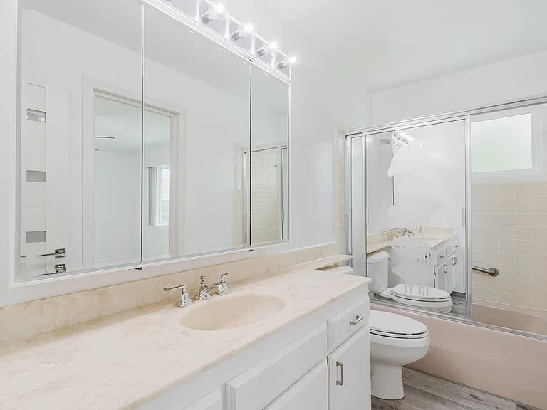 22515 Haynes St — Photo 28