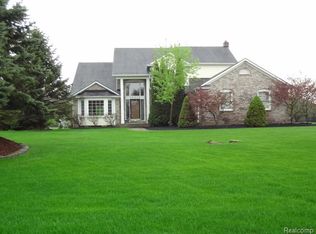 10372 Spring Grv, Brighton, MI 48114