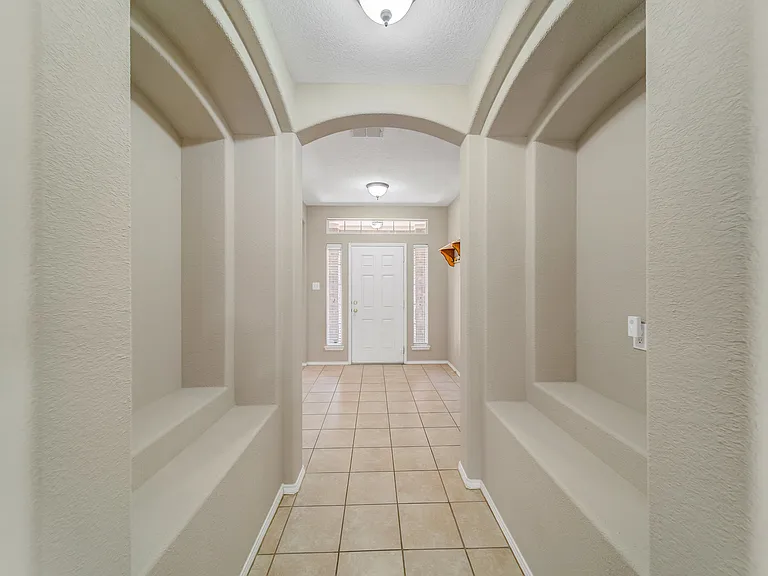8162 Robertson Dr — Photo 4