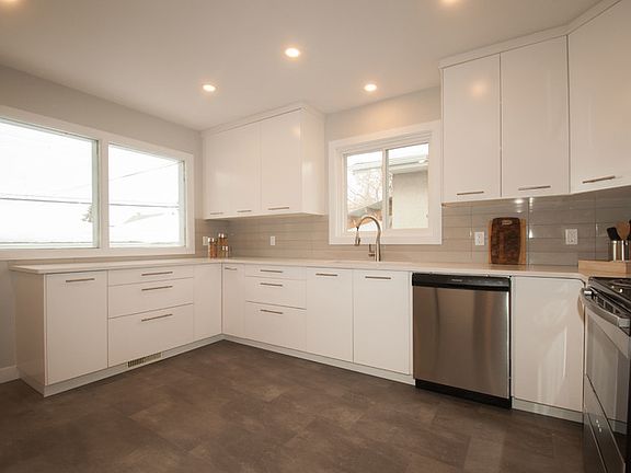 4th image of 9822 75th Ave NW