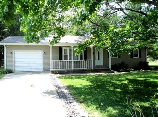 14037 N Parkland Ln, Mount Vernon, IL 62864