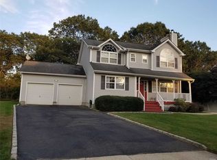 19 Monarch St, Port Jefferson Station, NY 11776
