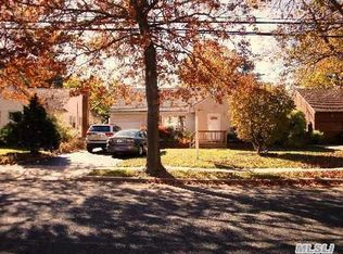 46 Prospect Ave, Hewlett, NY 11557