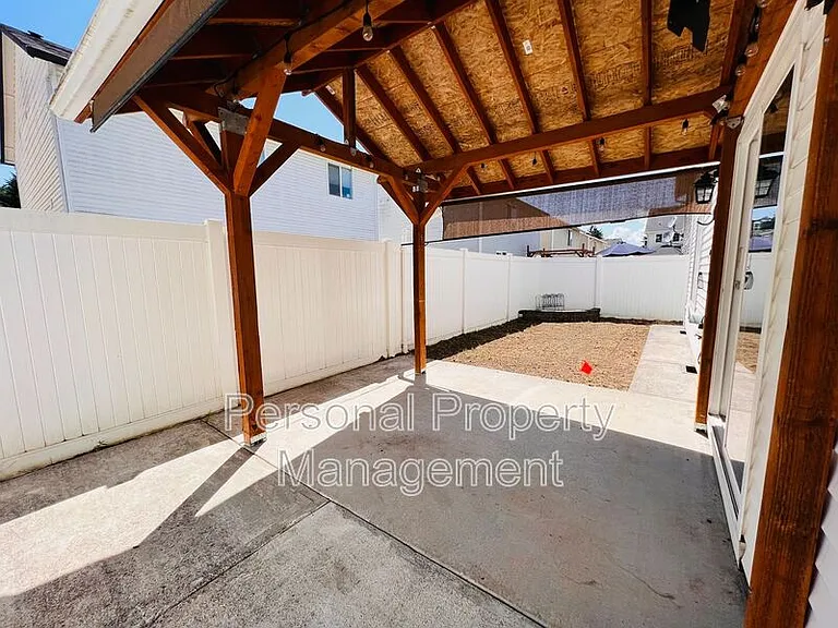12607 NE 27th Way — Photo 8
