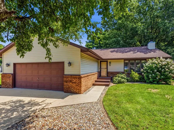 5 Southview Dr, Sidney, IL 61877