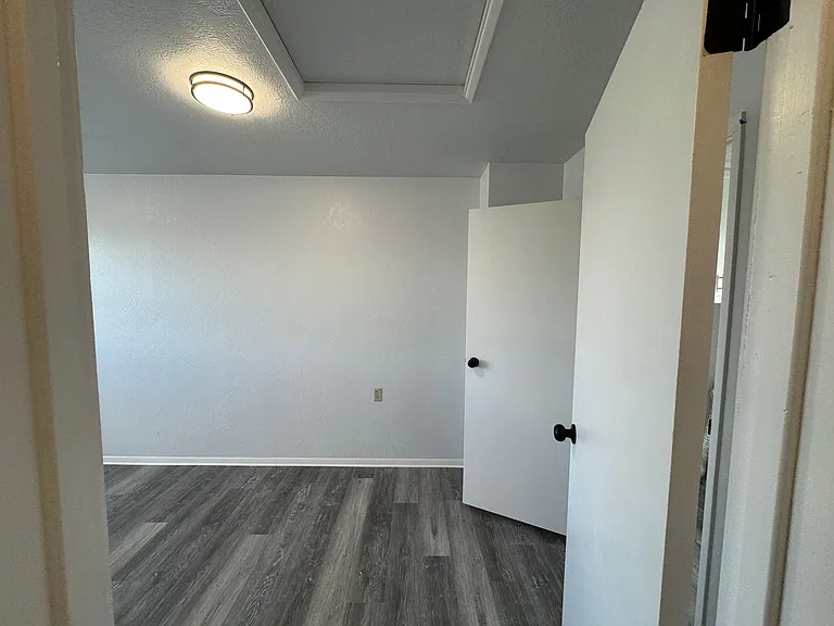 637 SW 9th St — Photo 16