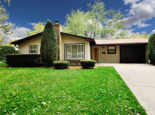 128 Wilshire Dr, Wheeling, IL 60090