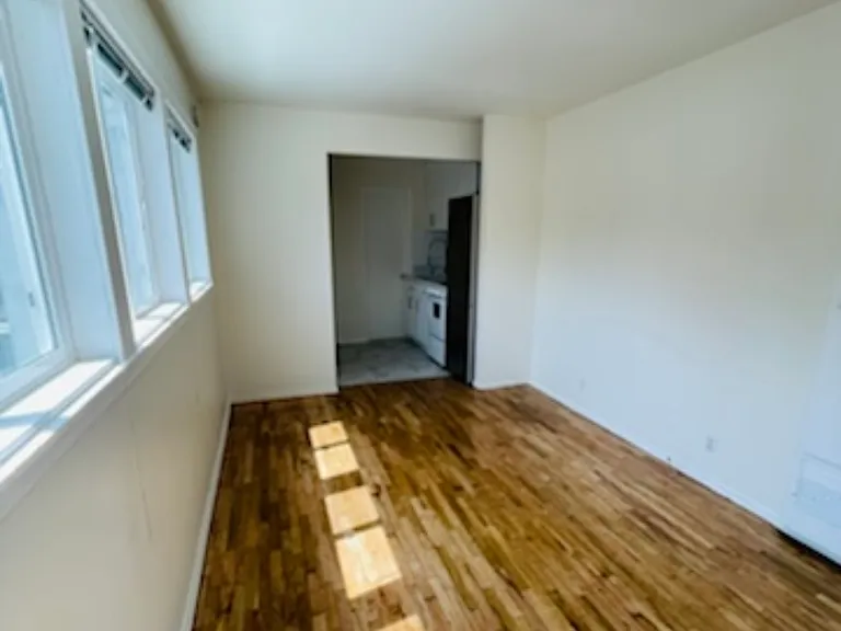 2540 7th St #4 — Photo 3