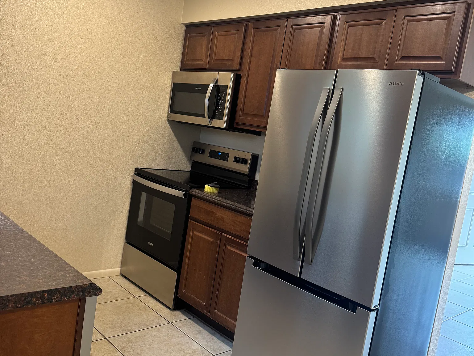 2 bed, 900 sqft, $1,800 — Photo 3