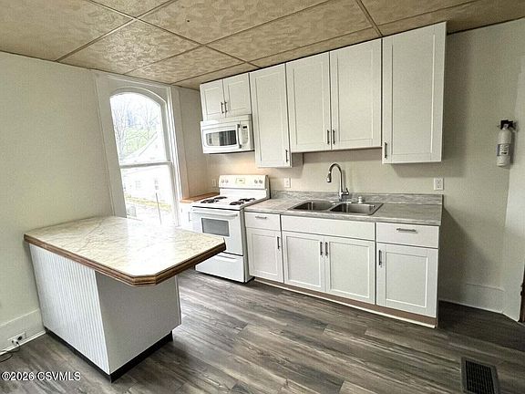 2nd image of 203 W Market St