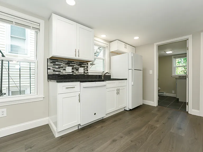 71 Saint Elizabeth St #1A — Photo 17