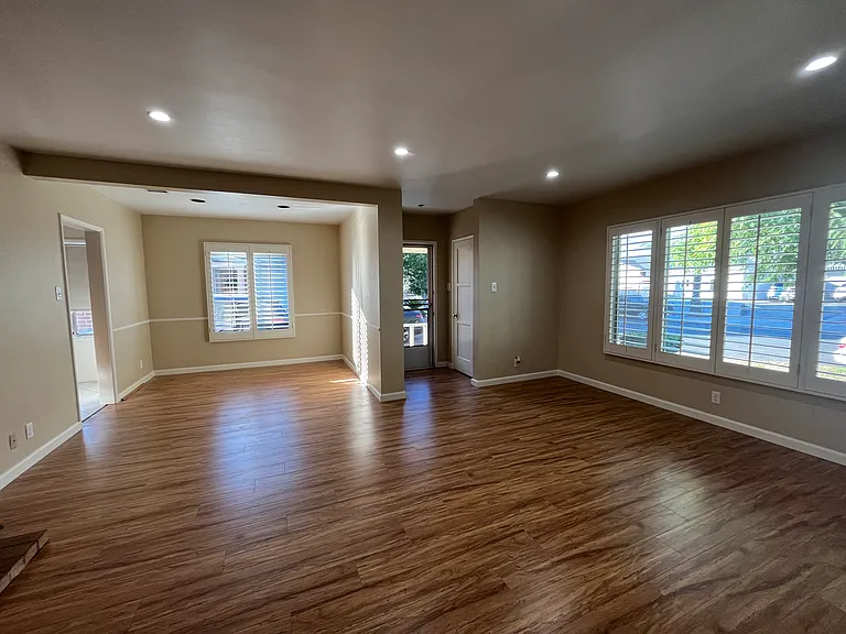 13836 Cohasset St — Photo 19