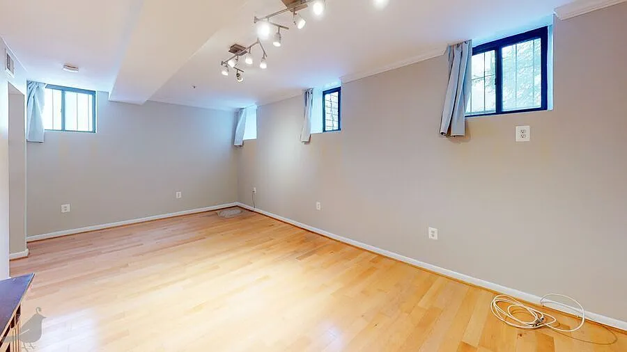 Spacious Studio in Adams Morgan! — Photo 2