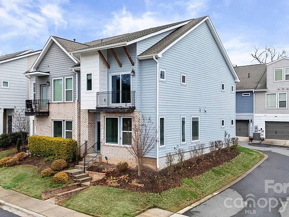 3rd image of 1515 Hidden Falls Rd