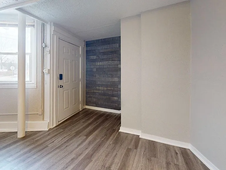 2550 Elyria Ave — Photo 28