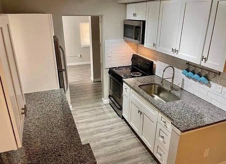 1st image of 10 Lemon Ln