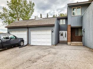 803 N Varsity Estates Dr NW #16, Calgary, AB T3B 4W5
