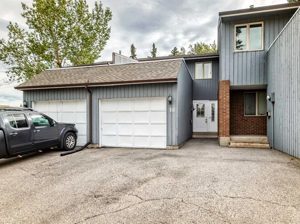 803 N Varsity Estates Dr NW #16, Calgary, AB T3B 4W5