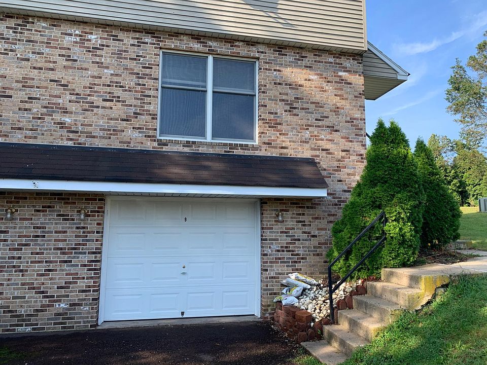 1st image of 9 Hillcrest Pl