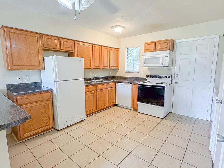 Greenbriar Garden Homes — Photo 36