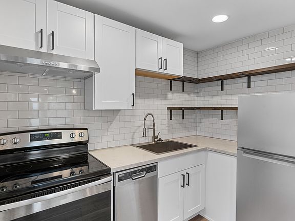 4th image of 1606 E Catalina Dr #G