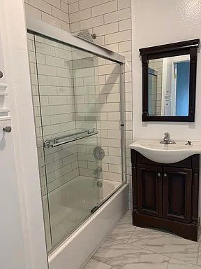 5th image of 125.5 N Doheny Dr #107