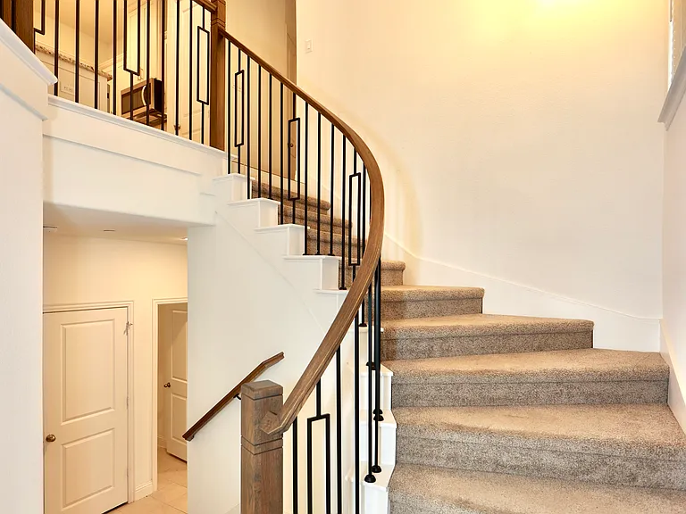124 Canonbury Dr — Photo 4