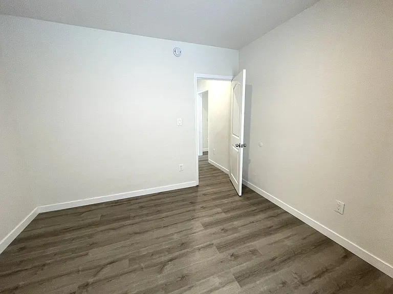 202-208 W. Mariposa — Photo 10