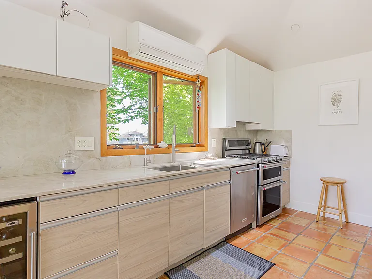 77 Lake Dr — Photo 7