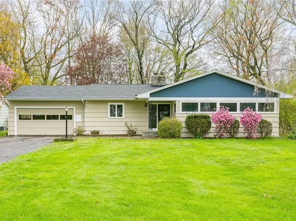 57 Woodcrest Dr, Rochester, NY 14625