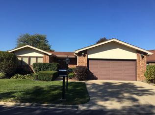 2441 Seville Cir, Northbrook, IL 60062