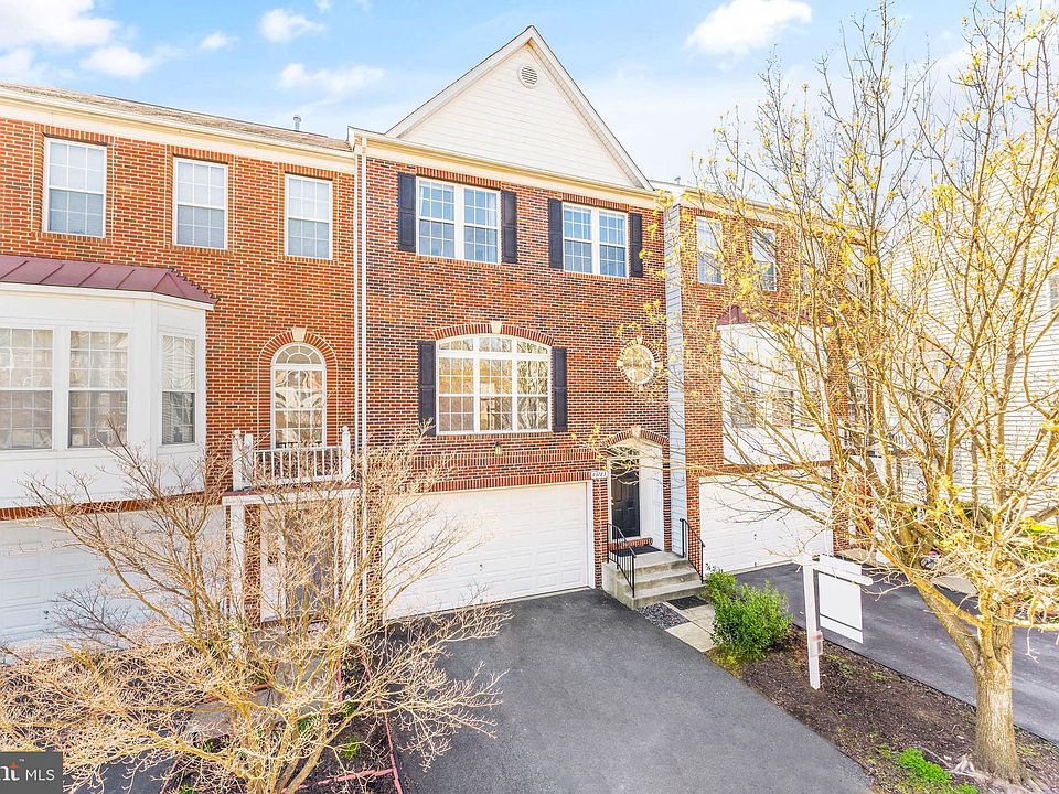 1st image of 43783 Maison Blanc Sq