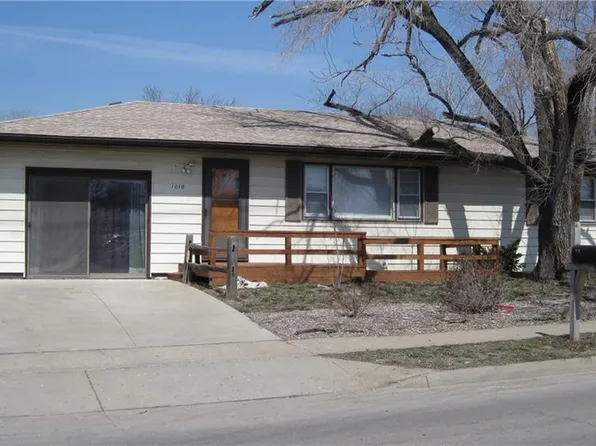 1010 E 19th St, Lawrence, KS 66046