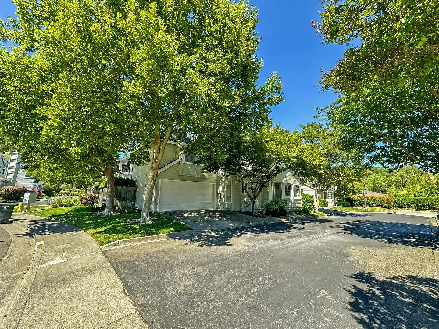 Coming Soon: Elegant & Spacious 3bd Home | Pool Access, Ev Charger & Bright Interiors — Photo 2